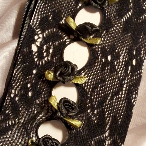 Lolita Coquette Black Lace Knee-High Socks W/ Satin Ribbon Bows & Rose Appliques - Picture 3 of 3